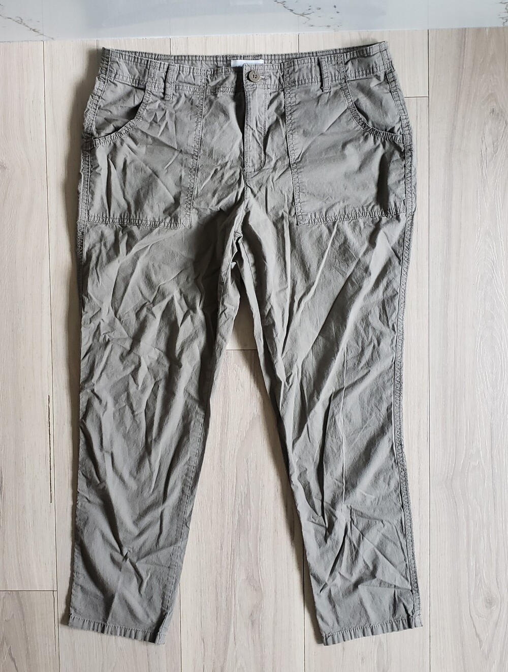 Liz Claiborne Chino Pants Womens 10 Olive Green Classic Fit Straight Leg